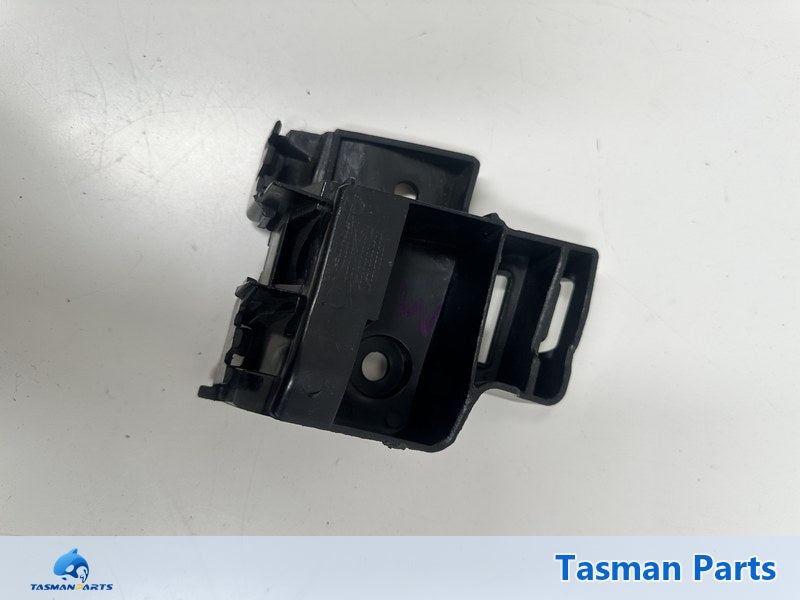 VW Golf MK6 2009-2011 LR Bumper Retainer Bracket - Aftermarket NEW - Front