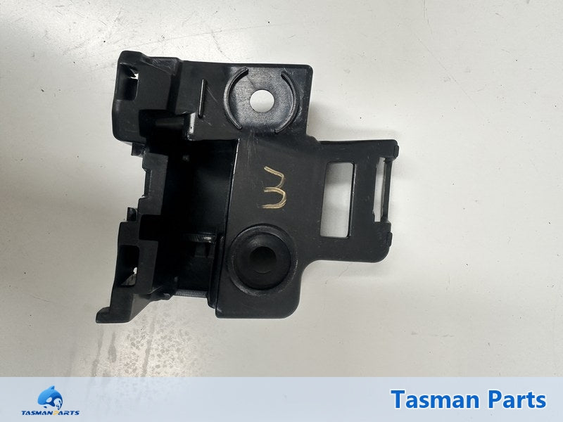 VW Golf MK6 2009-2011 RR Bumper Retainer Bracket - Aftermarket NEW - Front